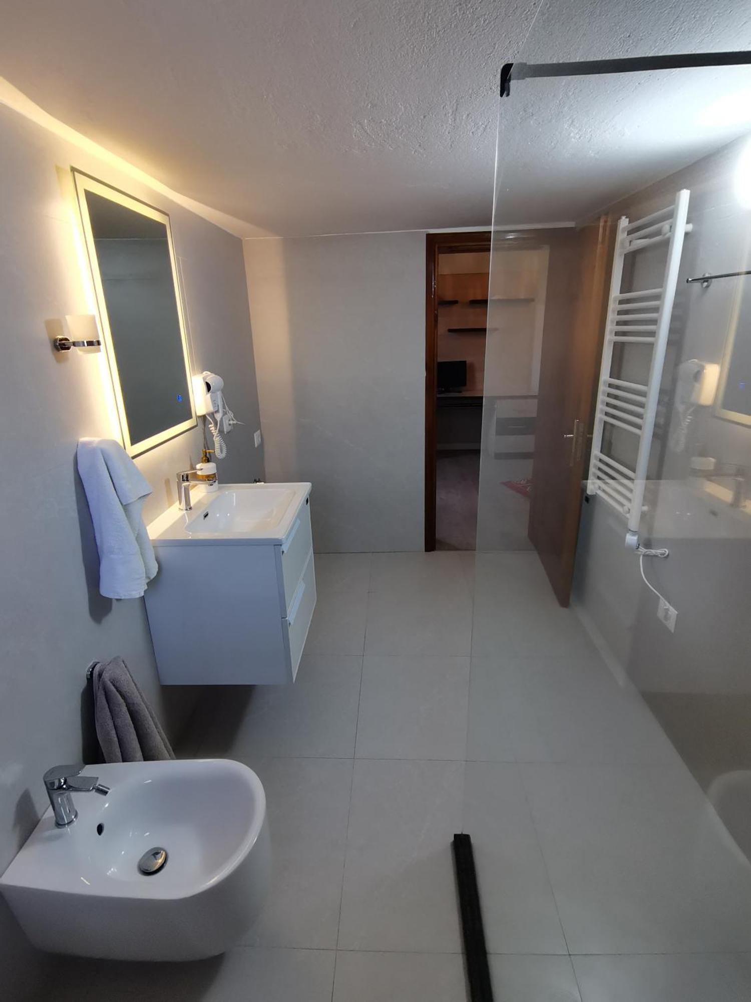 Leatis Apartment ドゥラス エクステリア 写真