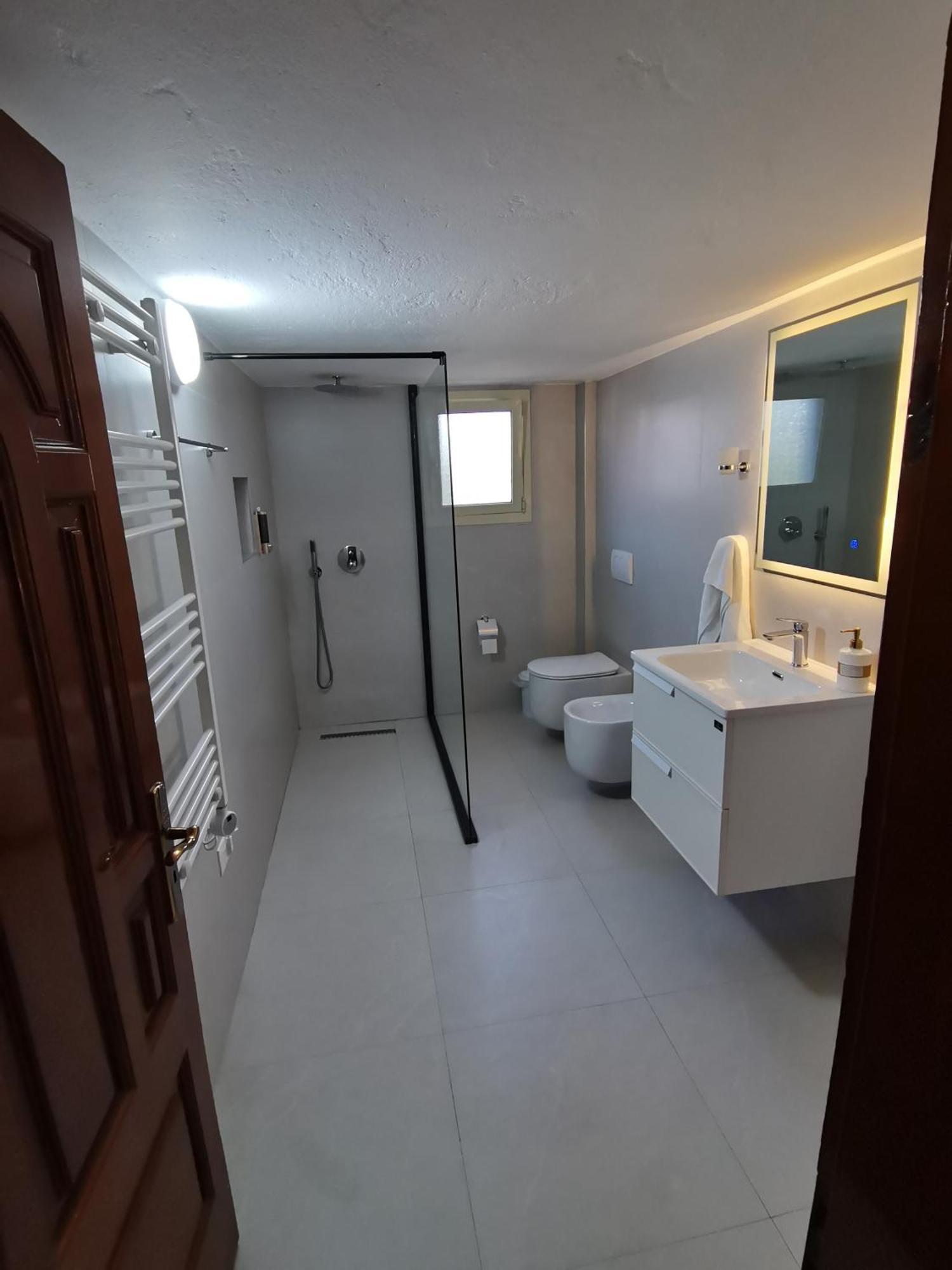 Leatis Apartment ドゥラス エクステリア 写真