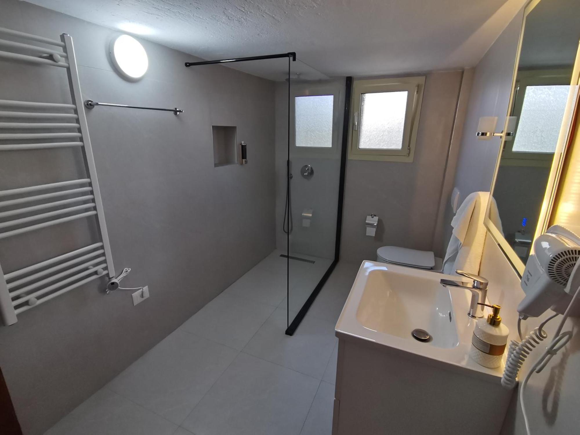 Leatis Apartment ドゥラス エクステリア 写真
