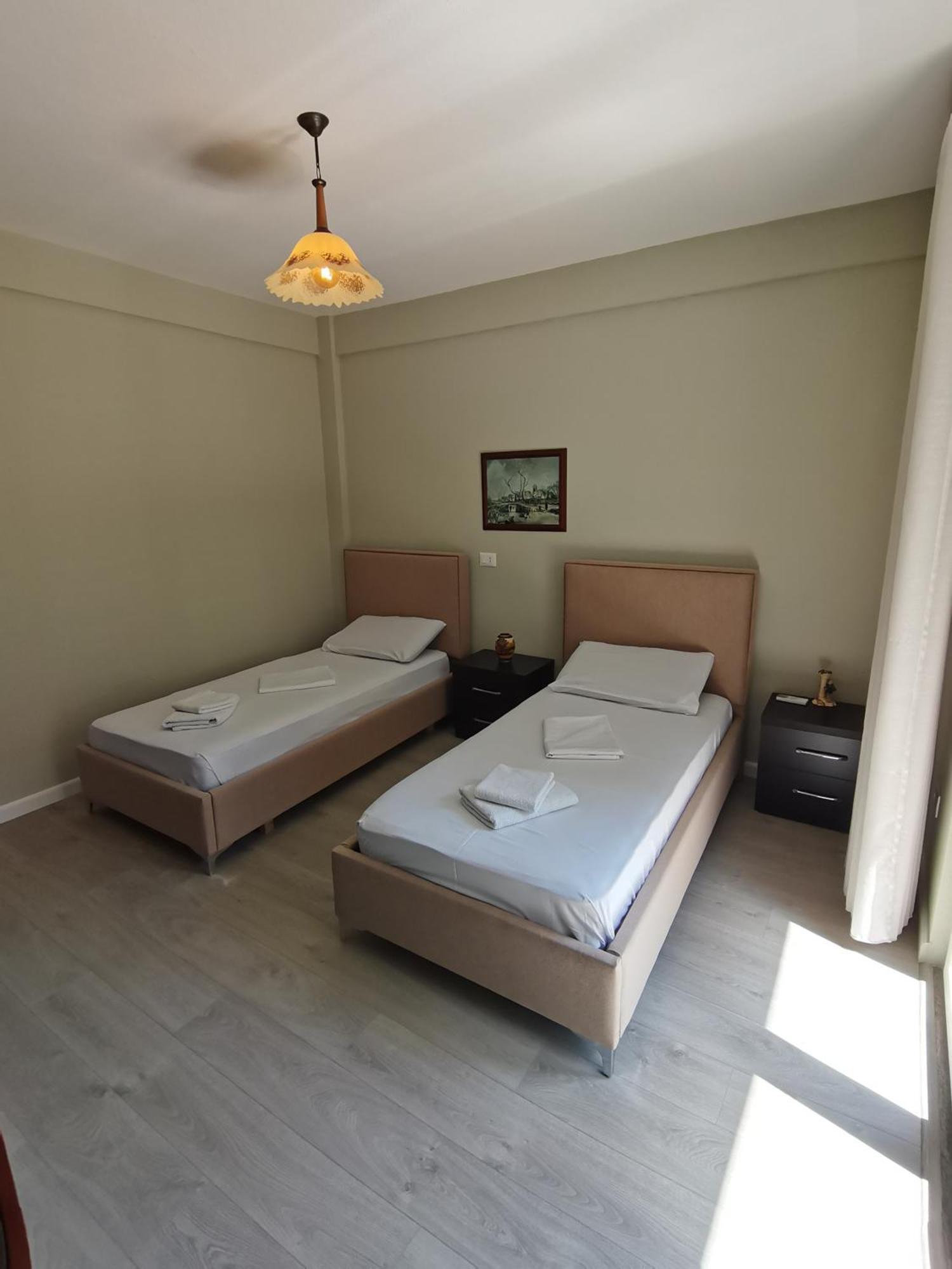 Leatis Apartment ドゥラス エクステリア 写真