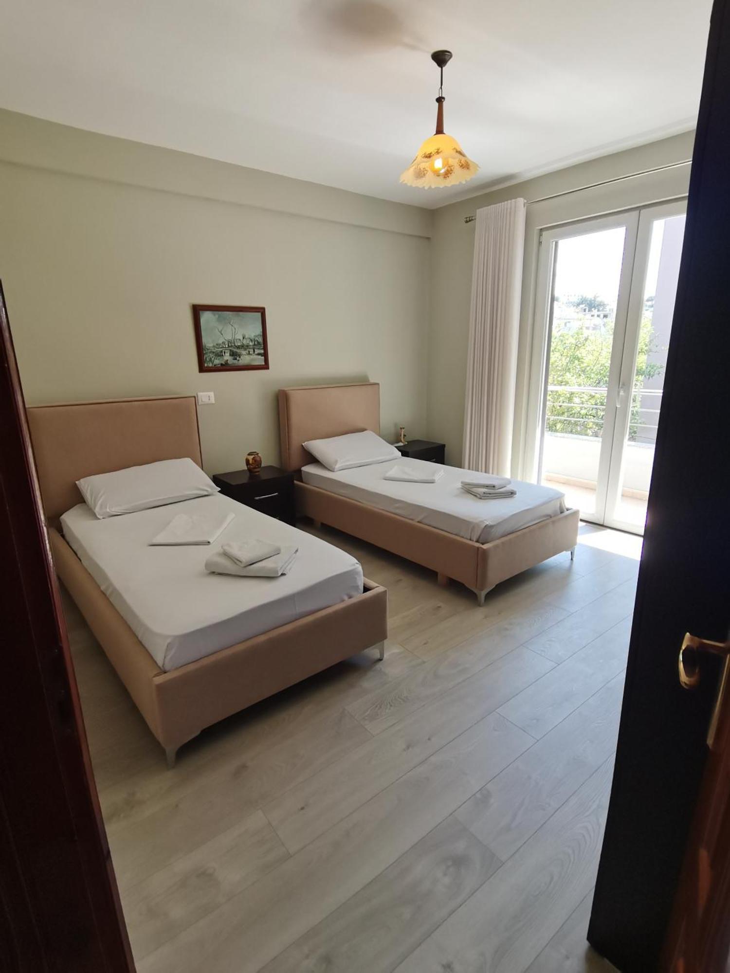 Leatis Apartment ドゥラス エクステリア 写真